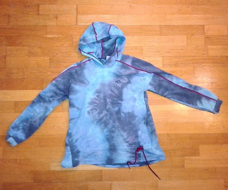 Kari traa hettupeysa