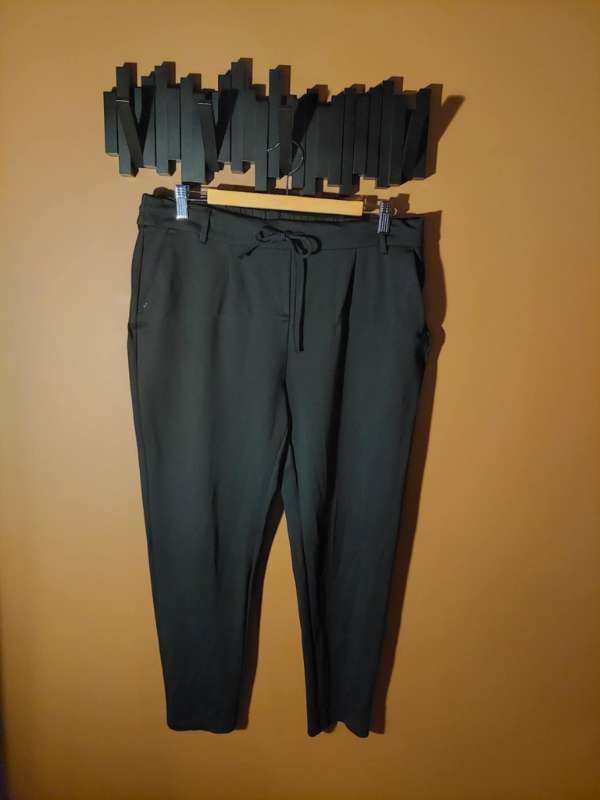 Buxur poptrash svartar