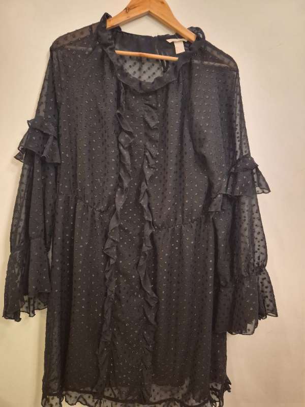 Svartur gegnsær kjóll