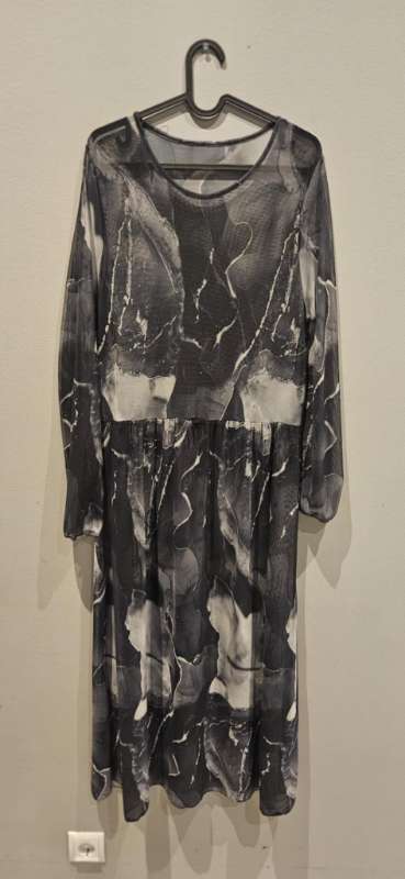 kjóll með marmaramunstri