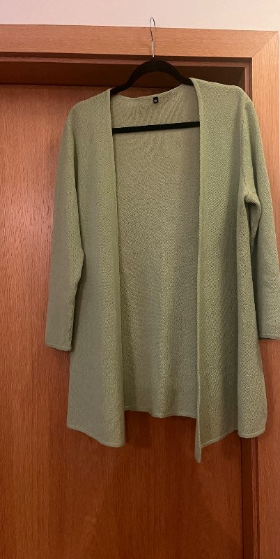 Opin peysa - mintugræn