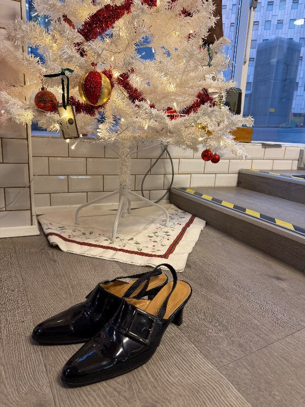 PERTTI PALMROTH sv skór