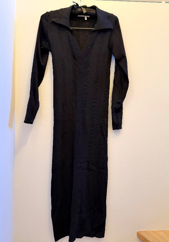 Remain síður svartur kjóll