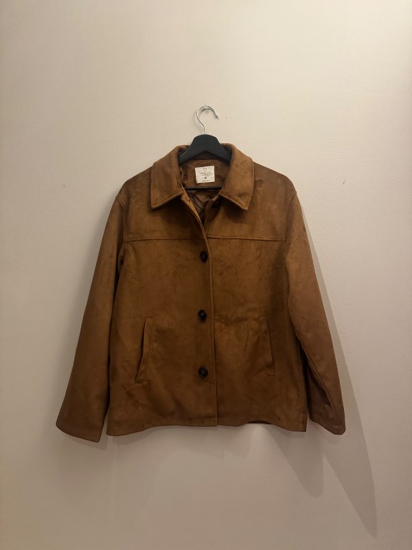 Brúnn jakki stuttur