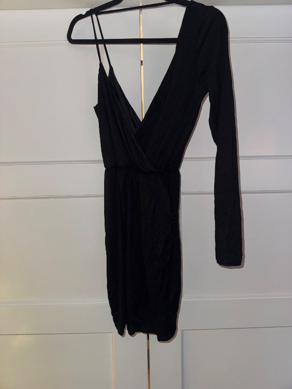 Svartur one sleeve kjóll