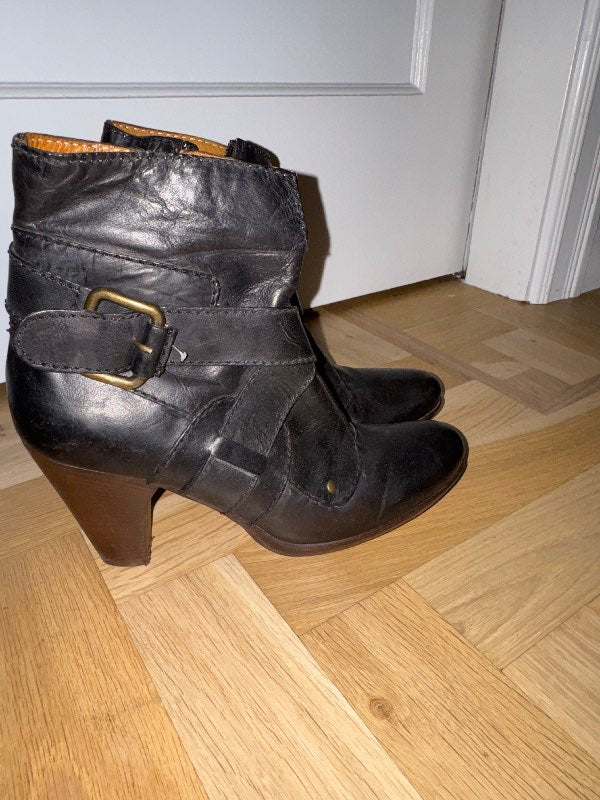 Stígvél með smellu