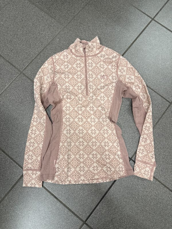 Bleik innanundir peysa