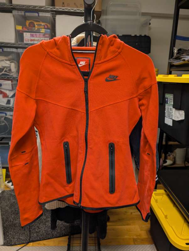 Hettupeysa Nike Rauð