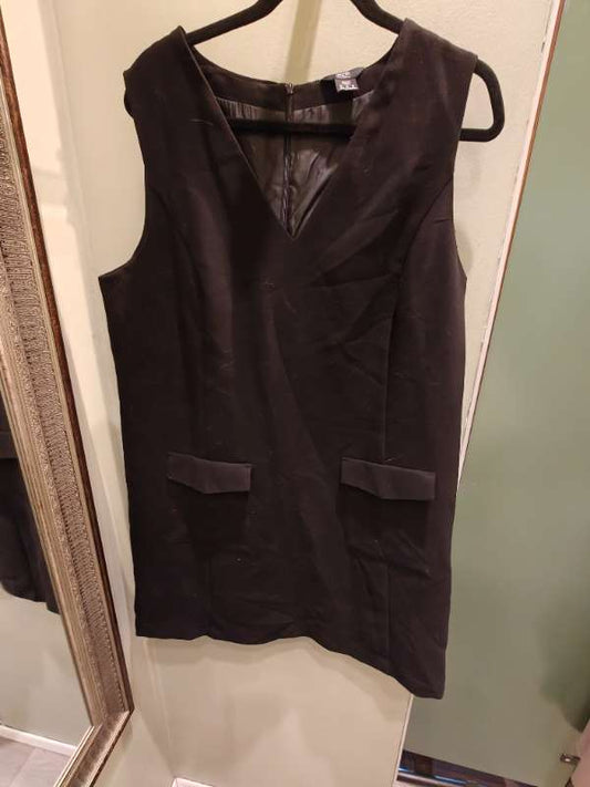 F&F svartur skokkur v-neck