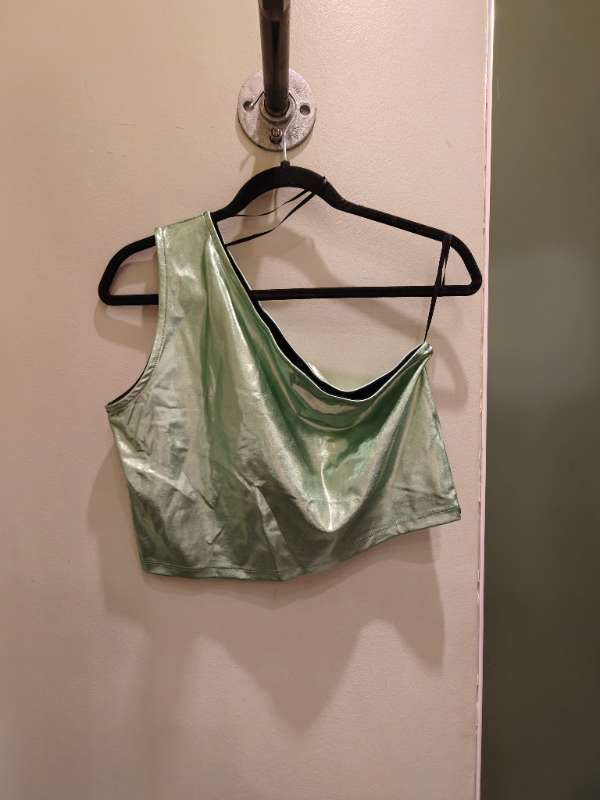 Pieces grænn one shoulder crop top