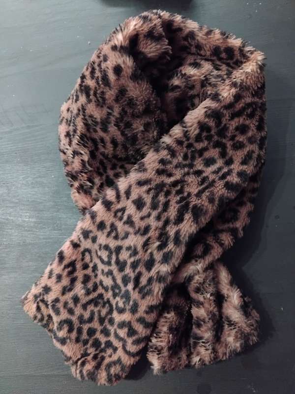 Cheetah woollen scarf