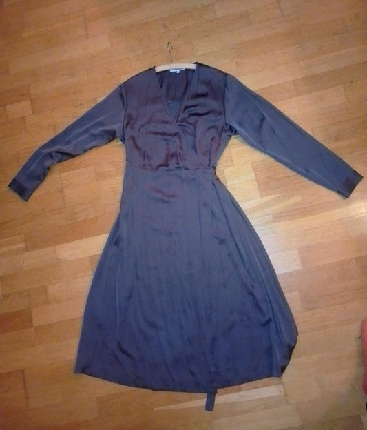 Brúnn bundinn kjóll