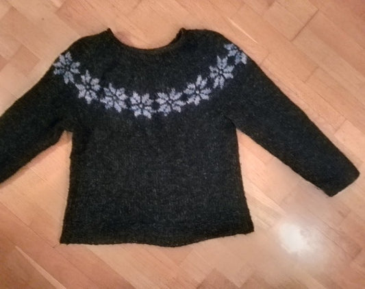 Lopapeysa m fjólubláum stjörnum