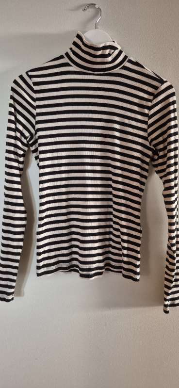 H&M peysa
