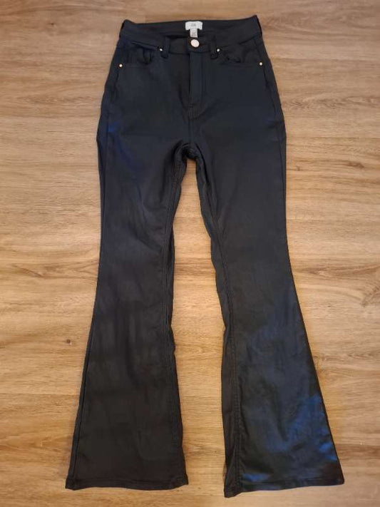 Svartar útvíðar pleather buxur- teygjanlegar