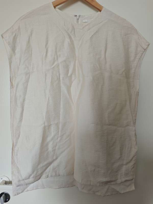 B8-22 COS white top