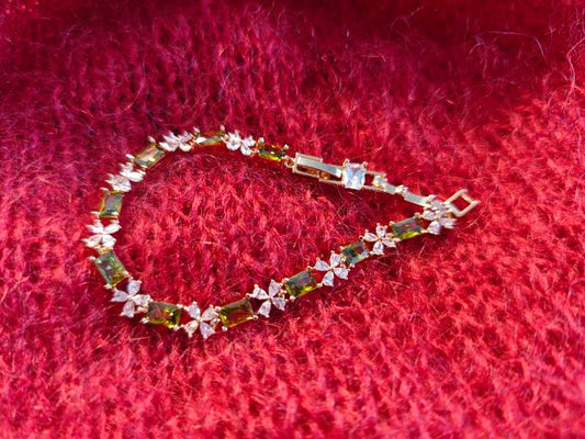 B8-74 bracelet green new