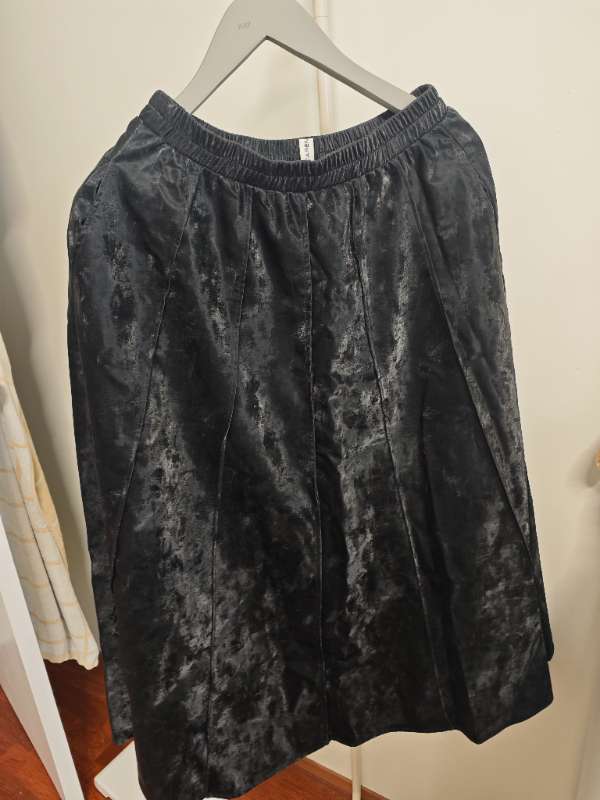 84-black dress caremind