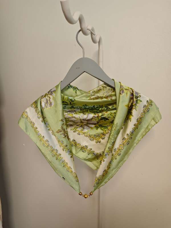 89silk scarf green