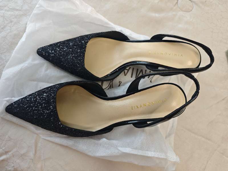 93-black heel