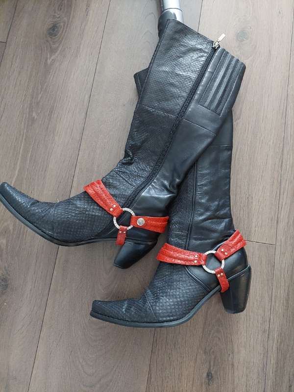 María K, stígvél úr roði m/sporum