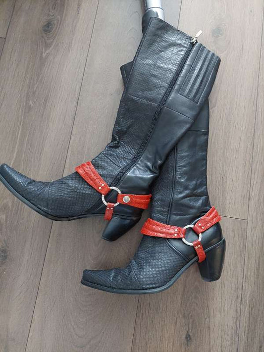 María K, stígvél úr roði m/sporum