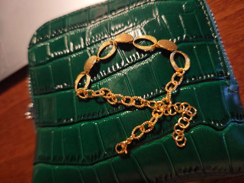 100-gold plated bracelet