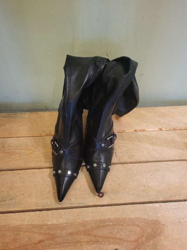 Y2K style black pointed toe stiletto boots