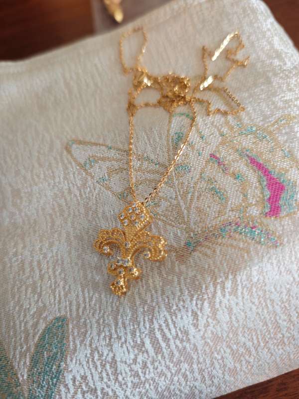 62 necklace flower cross