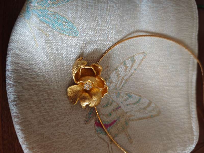 67 big flower necklace NEW goldplate