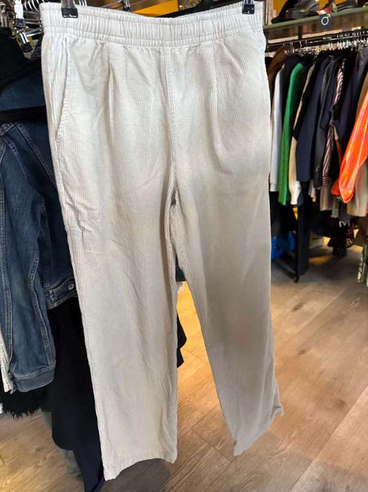 Hvítar Uniqlo buxur
