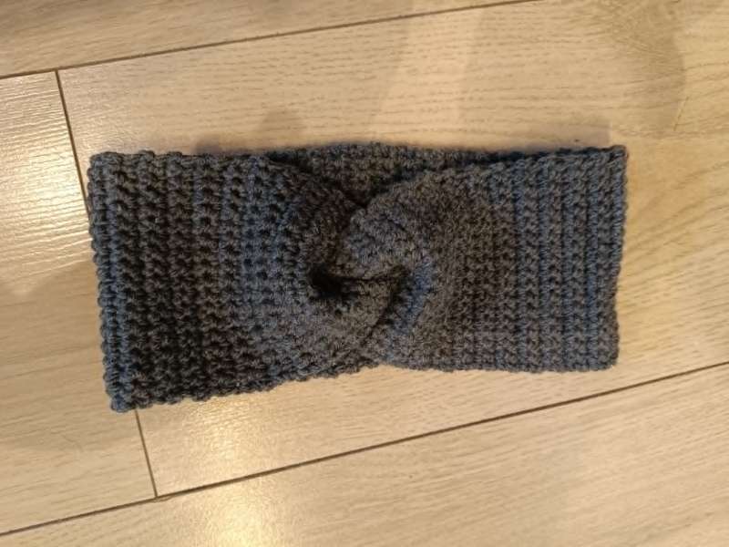 Handgert heklað eyrnaband grátt merino