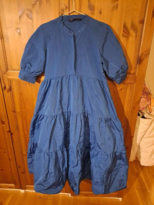 Blár taffeta kjóll með púffermum, zara