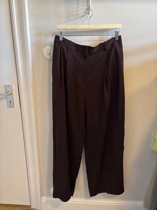 COS brúnar víðar buxur 42