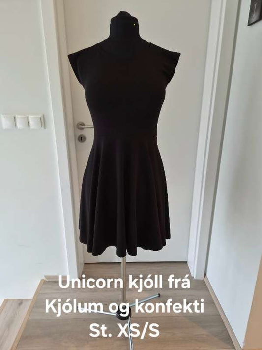 Stuttur svartur Unicorn kjóll (Kjólar & konfekt)