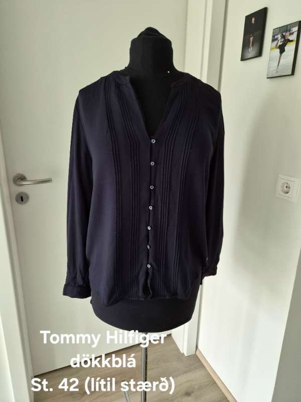 Navy blá Tommy Hilfiger skyrta