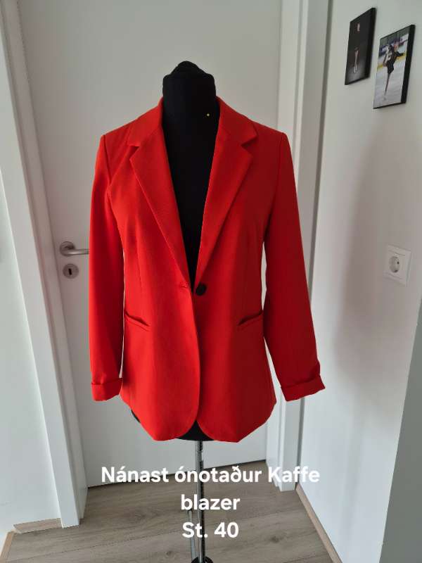 Rauður Kaffe blazer, nánast ónotaður