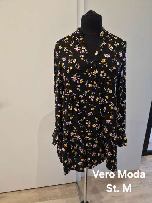 Svartur rósóttur stuttur Vero Moda kjóll