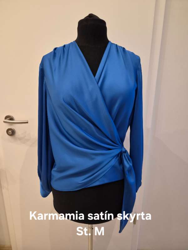 Blá Karmamia satín skyrta, notuð 2x