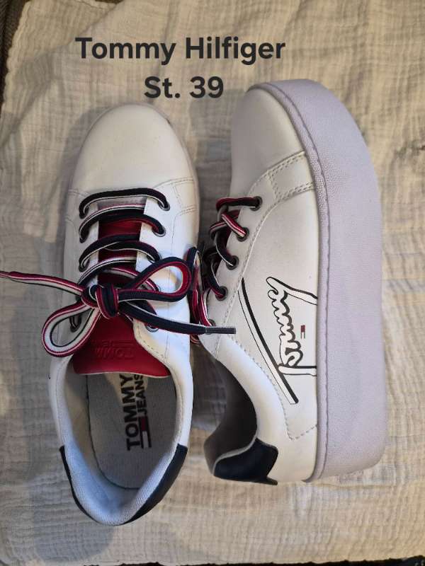 Hvítir Tommy Hilfiger strigaskór