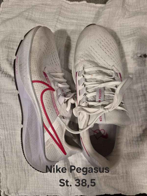 Hvítir Nike Pegasus