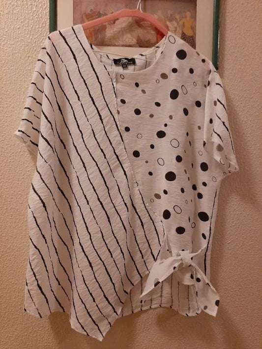 Hvít / svört stutterma blússa