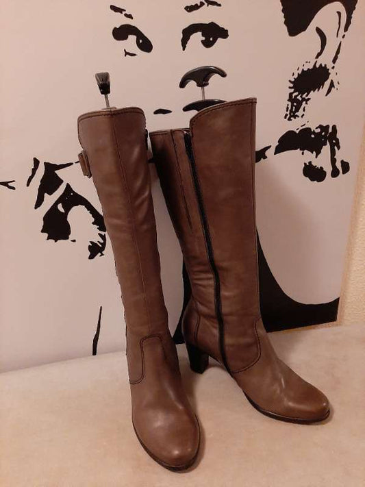 Mosagræn leður stígvél frá Gabor