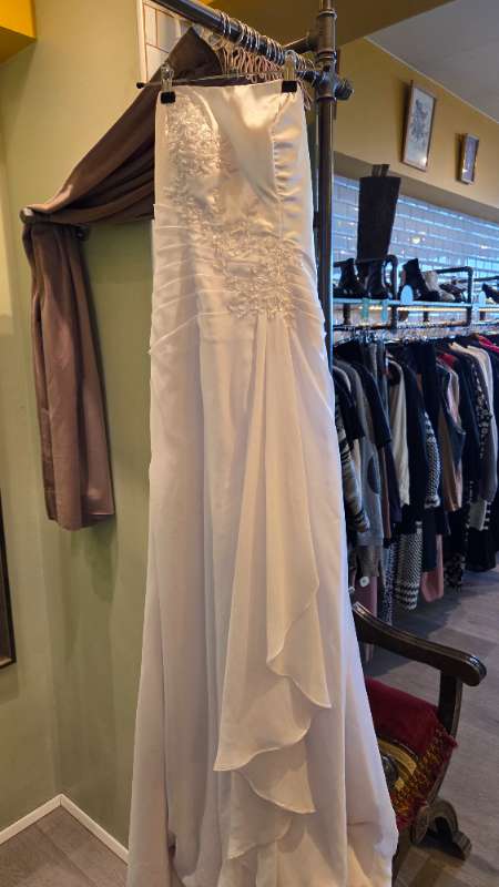 Brúðarkjóll, reimaður í bak