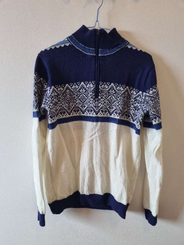 Icewear peysa ATH gat framan á