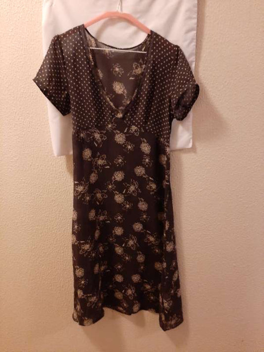 SILKI þunnur brúnn / beige kjóll