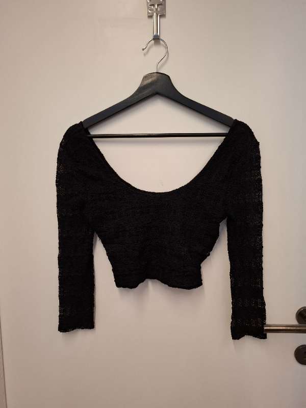 urban outfitters crop top svartur