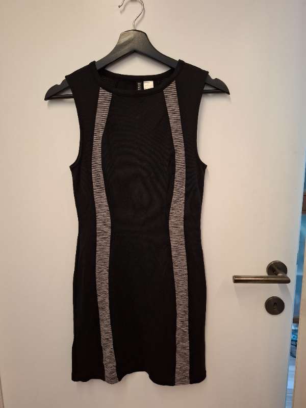 h&m kjóll svartur stærð 36