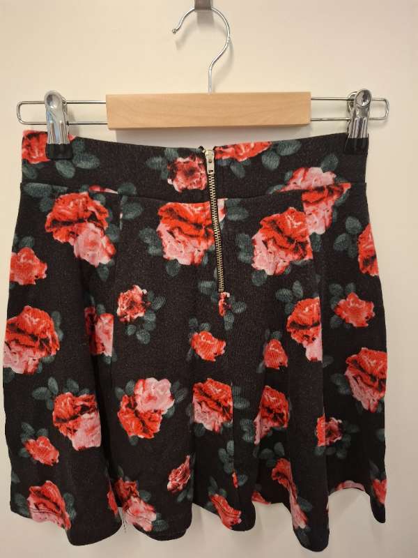 h&m pils með blómum