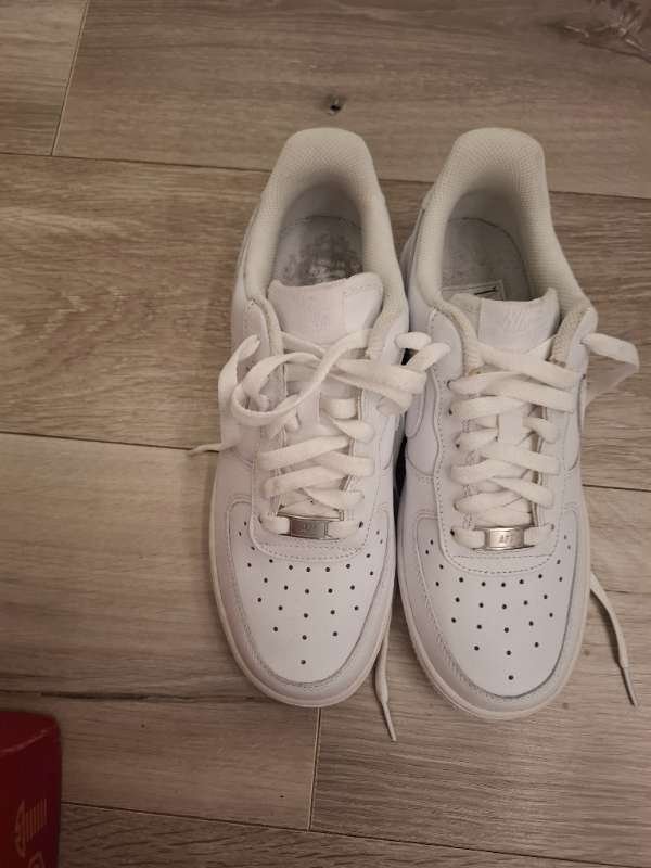 nike af1 skór hvítir merktir world class